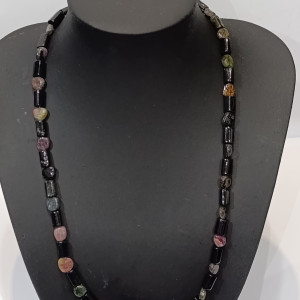 Ogrlica od turmalina: zaštita, ljubav, mir i ravnoteža. Zeleni, crni, rozi i lubenica turmalin za energiju, harmoniju i emocionalno iscjeljenje.