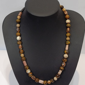 Ogrlica od Septariana, Jaspisa i Rodonita: radost, zaštita, ravnoteža i emocionalno iscjeljenje. Kristali za mir, snagu, fokus i stabilnost.